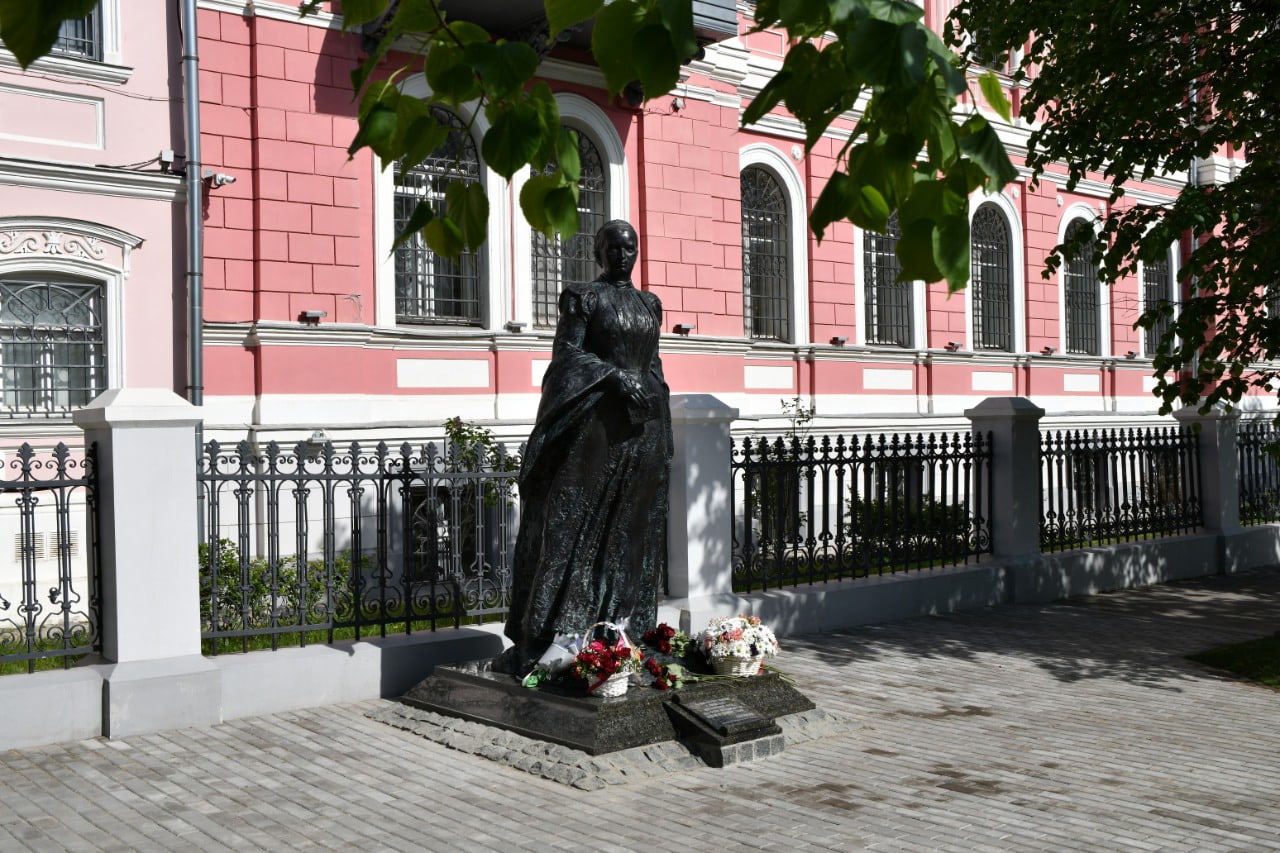 Памятник Анне Васильевне Мараевой