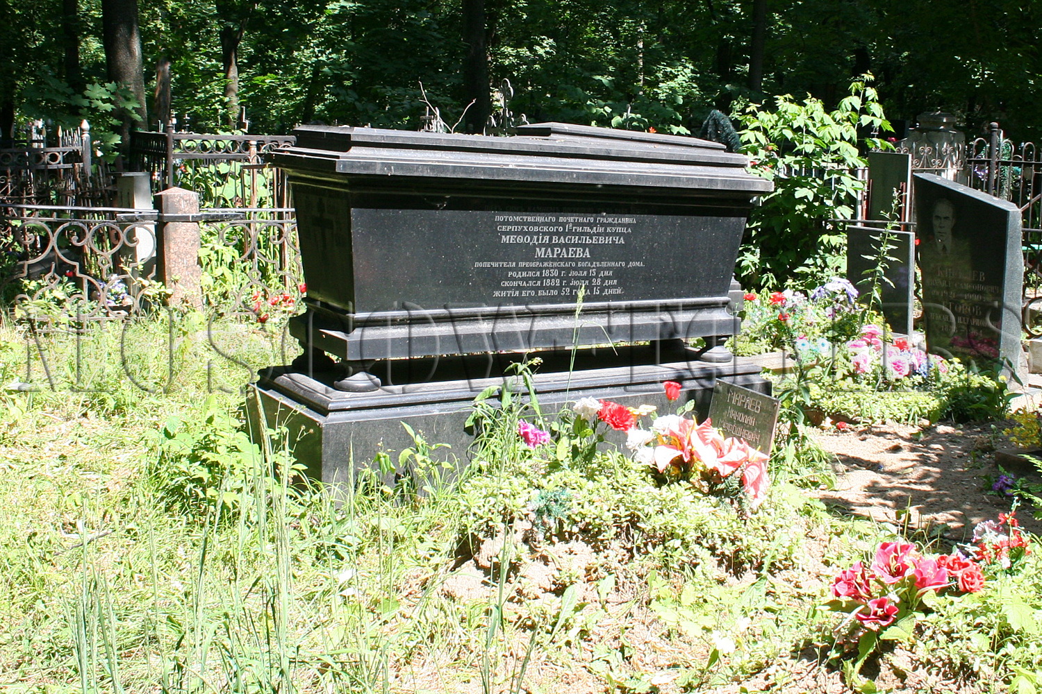 Семейный некрополь семьи Мараевых на Преображенском кладбище в г. Москве