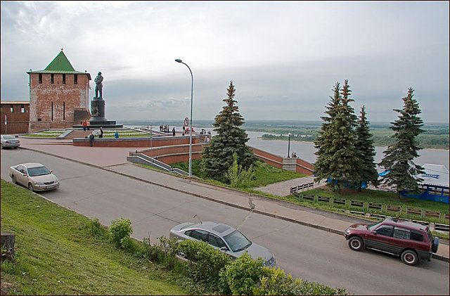Памятник Чкалову и Чкаловская лестница.