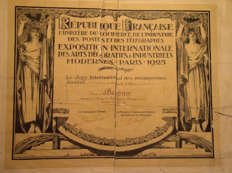Диплом международной выставки декоративного искусства и дизайна 1925 г. о награждении золотой медалью Бартрама Н.Д.