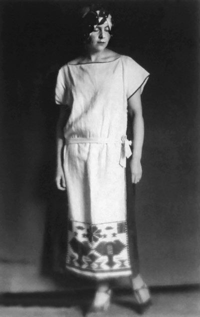 Эльза Триоле в платье от Ламановой. Фото опубликовано в газете «The Sketch» 24 октября 1923 года