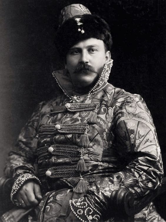 Князь Павел Борисович Щербатов в костюме боярина XVII века на костюмированном императорском балу 1903 года