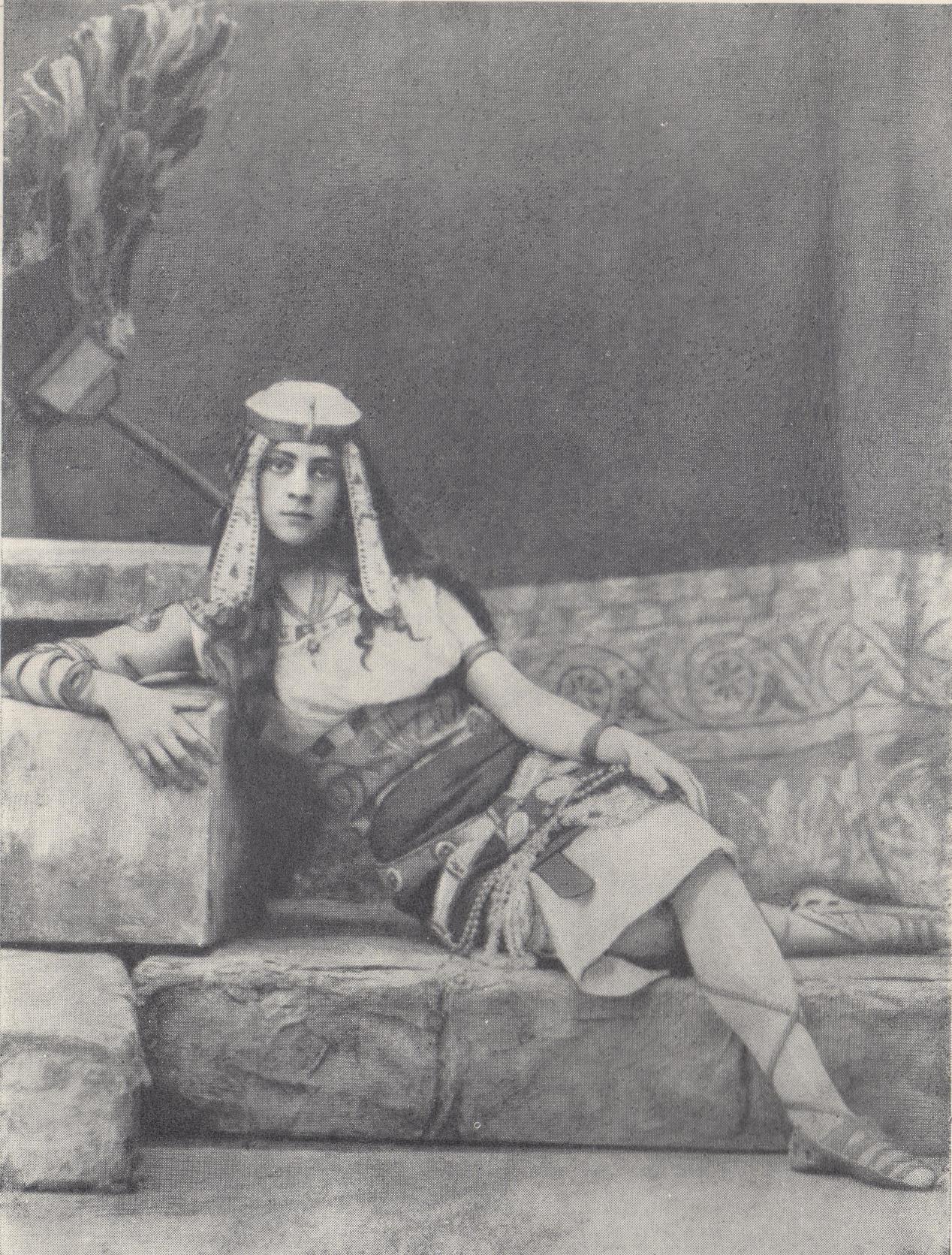 Надежда Ивановна Комаровская в роли египетской царицы Арсинои 1903 год