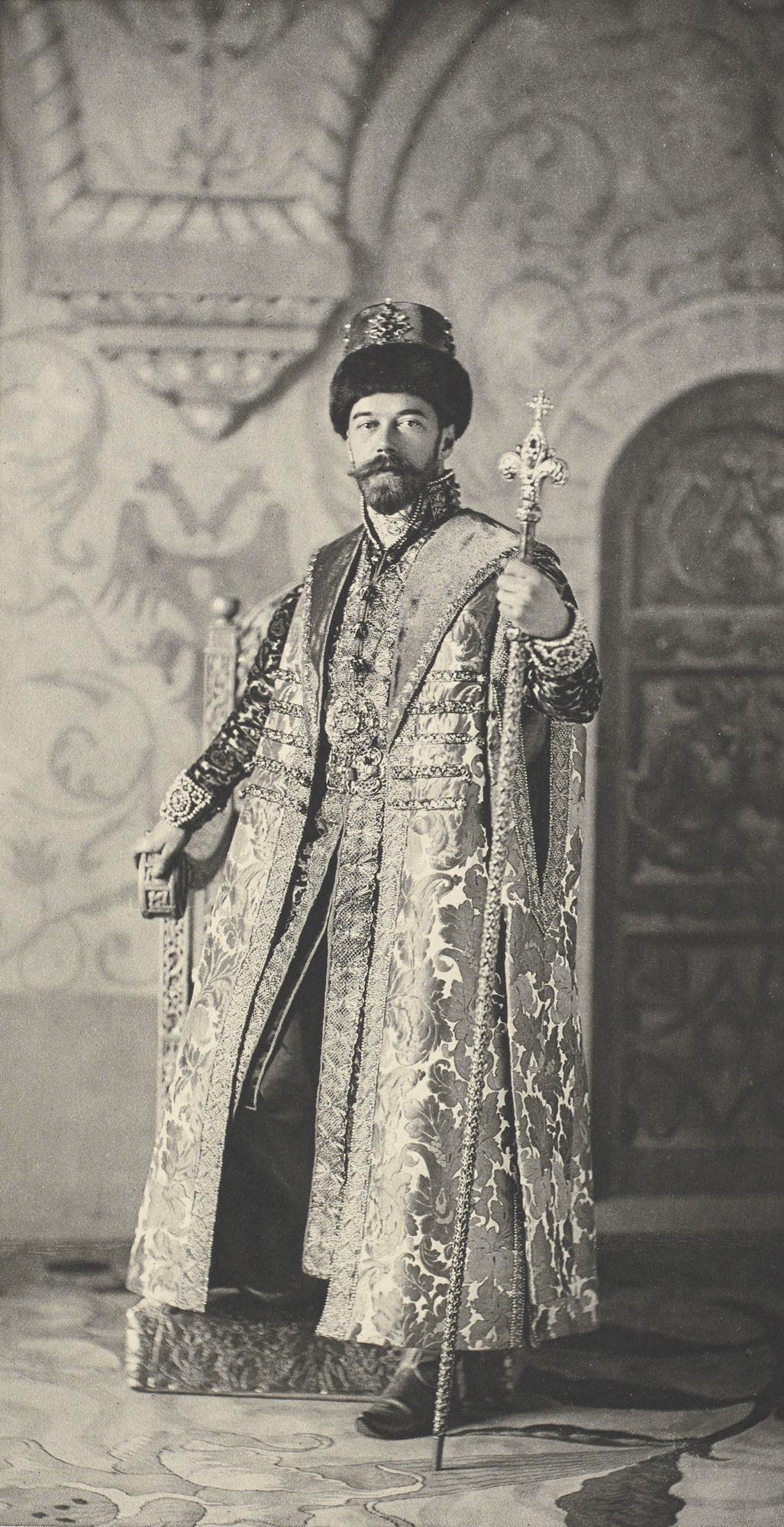 Николай II в маскарадном костюме
