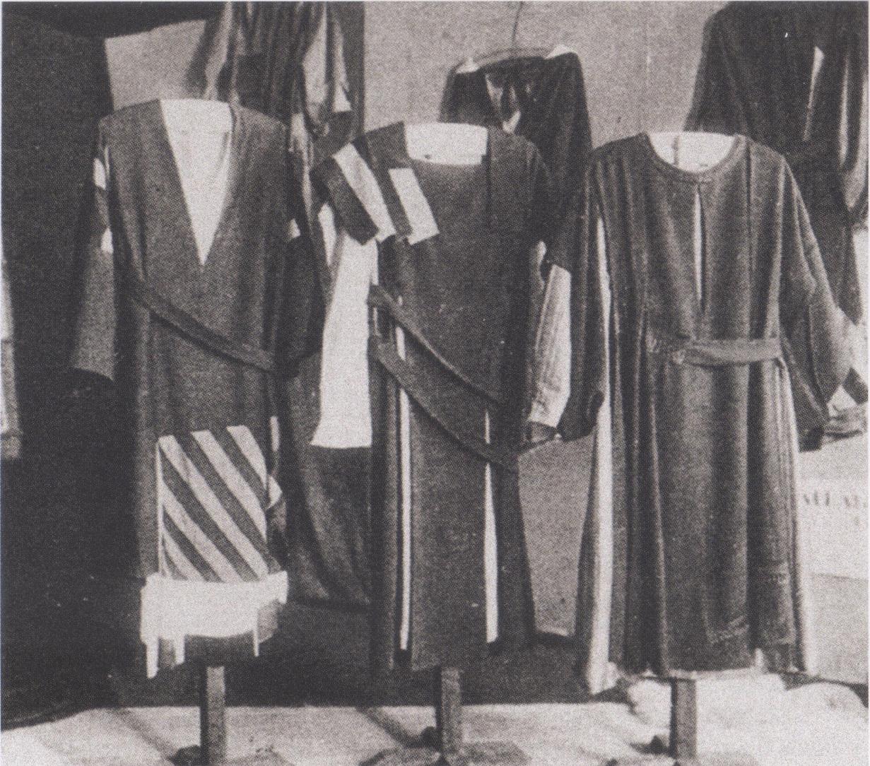 Модели костюмов А. Экстер и В. Мухиной на I Всероссийской Художественно-промышленной выставке 1923 года в Москве